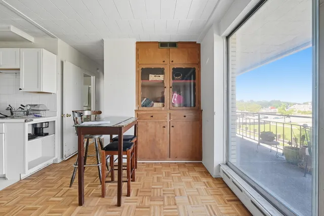 $127,000 | 8300 East Jefferson Avenue, Unit 406, Detroit, MI 48214