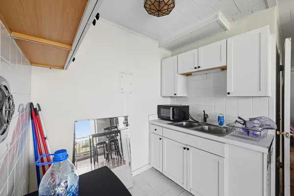 $127,000 | 8300 East Jefferson Avenue, Unit 406, Detroit, MI 48214