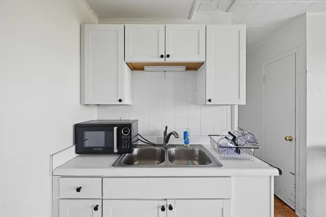 $127,000 | 8300 East Jefferson Avenue, Unit 406, Detroit, MI 48214