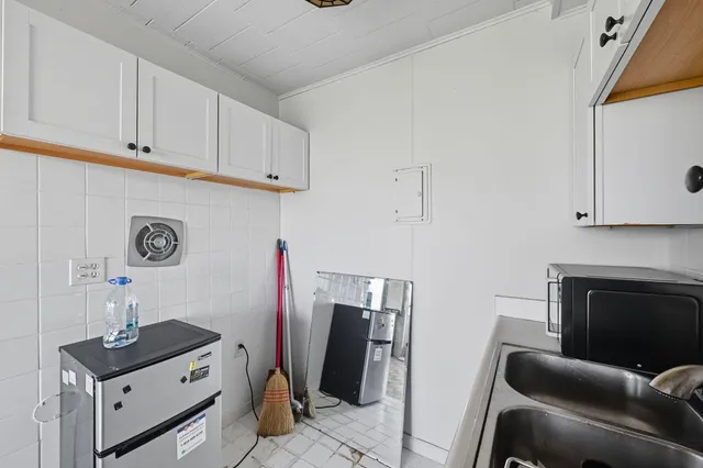 $127,000 | 8300 East Jefferson Avenue, Unit 406, Detroit, MI 48214