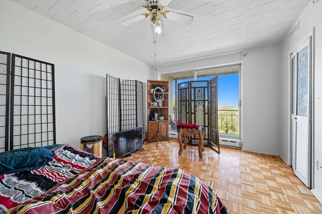 $127,000 | 8300 East Jefferson Avenue, Unit 406, Detroit, MI 48214