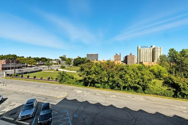 $127,000 | 8300 East Jefferson Avenue, Unit 406, Detroit, MI 48214