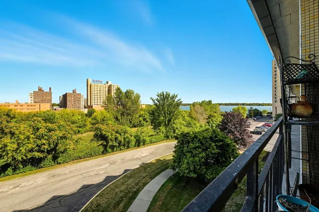 $127,000 | 8300 East Jefferson Avenue, Unit 406, Detroit, MI 48214