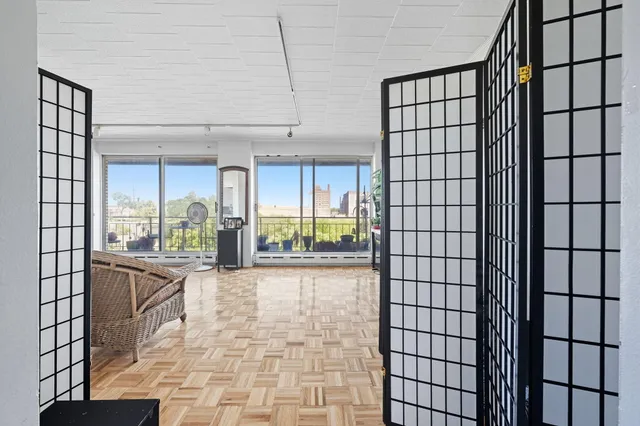 $127,000 | 8300 East Jefferson Avenue, Unit 406, Detroit, MI 48214