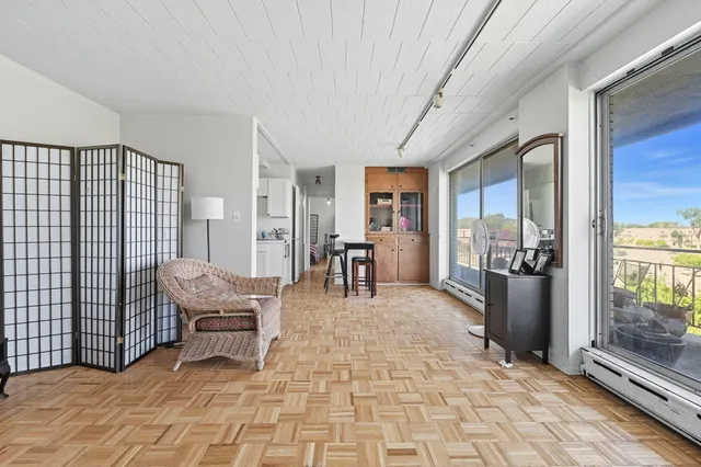 $127,000 | 8300 East Jefferson Avenue, Unit 406, Detroit, MI 48214