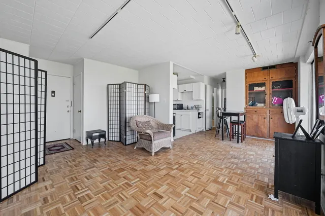 $127,000 | 8300 East Jefferson Avenue, Unit 406, Detroit, MI 48214