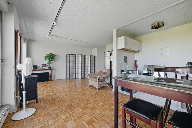 $127,000 | 8300 East Jefferson Avenue, Unit 406, Detroit, MI 48214