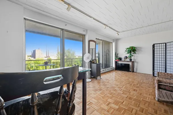 $127,000 | 8300 East Jefferson Avenue, Unit 406, Detroit, MI 48214