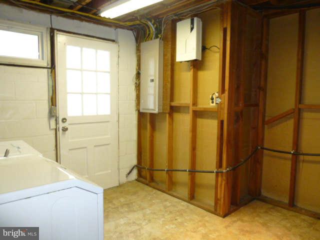 2225 Forest Glen Road Silver Spring, MD 20910 - Photo 26 of 30 a view of a bathroom with a tub