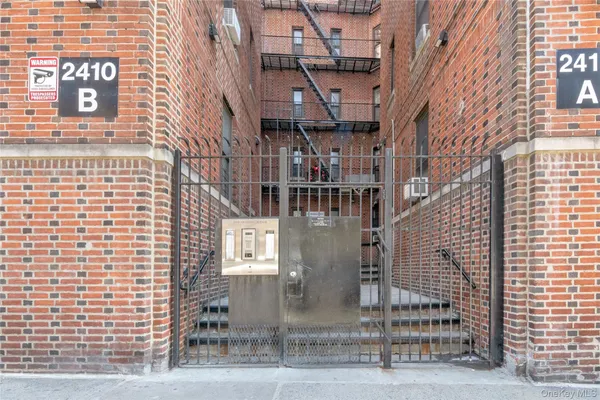 $119,000 | 2410 Davidson Avenue, Unit B5 | University Heights