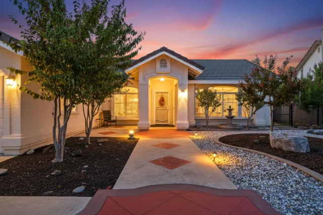 a view of a house with entertaining space