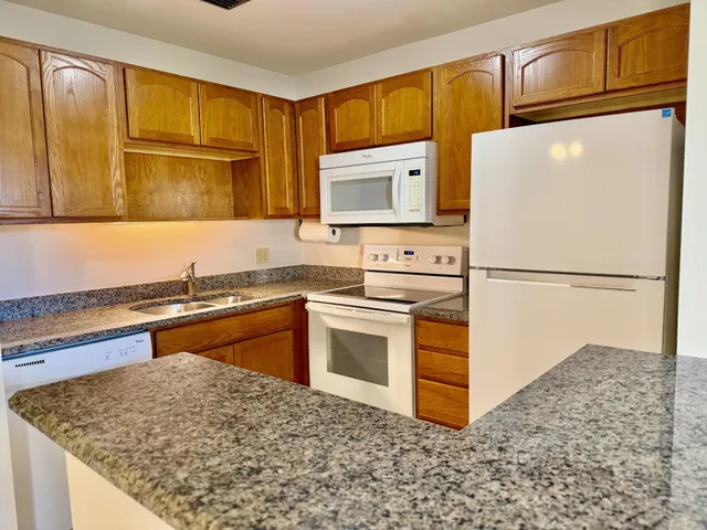 $1,500 | 7 Lake Vista Trail, Unit 104, Port St. Lucie, FL 34952