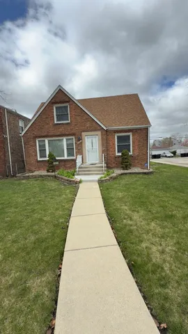a front view of house with yard