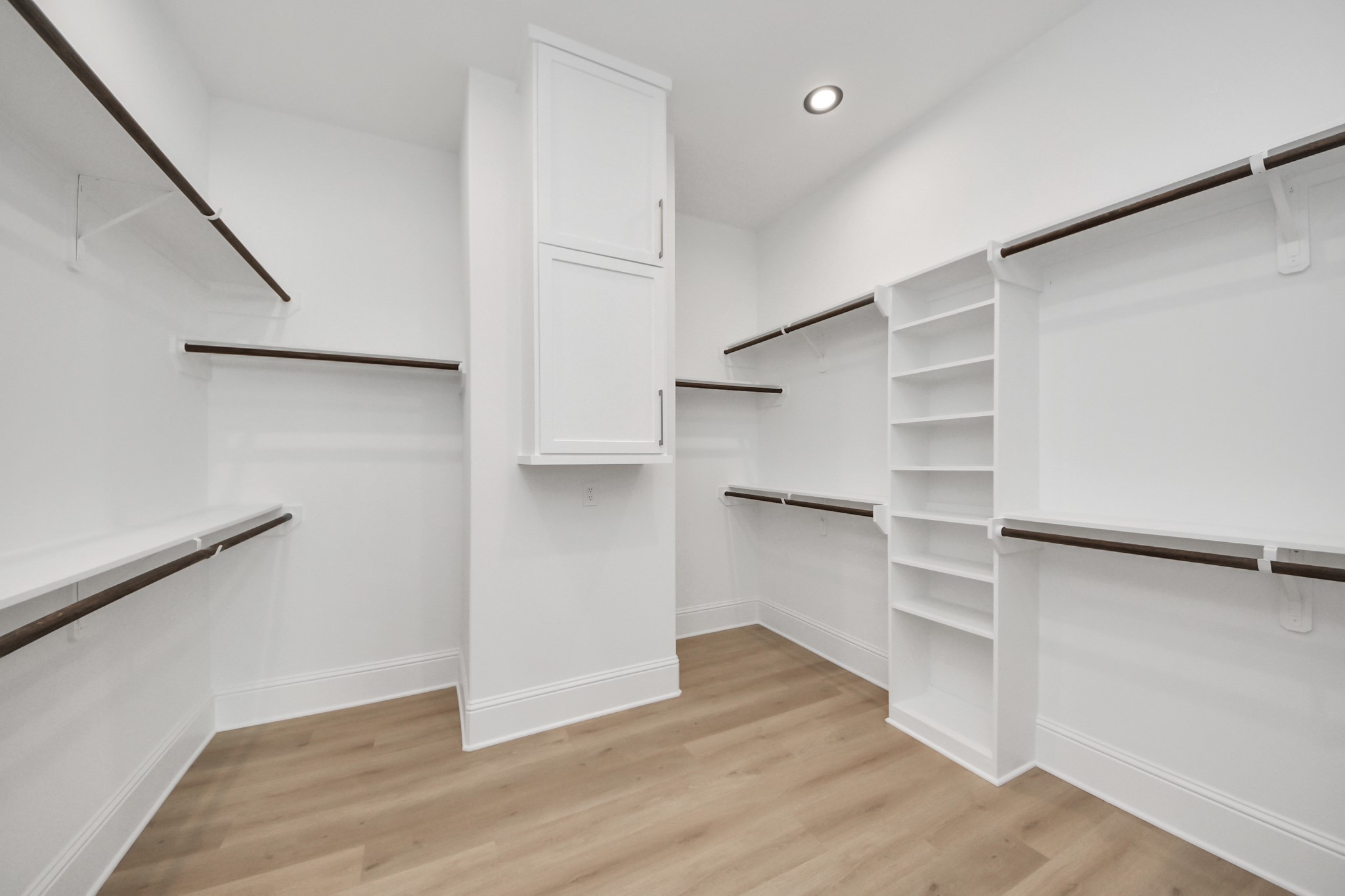 299 Peninsula Point Drive Montgomery, TX 77356 - Photo 28 of 50 Primary closet!