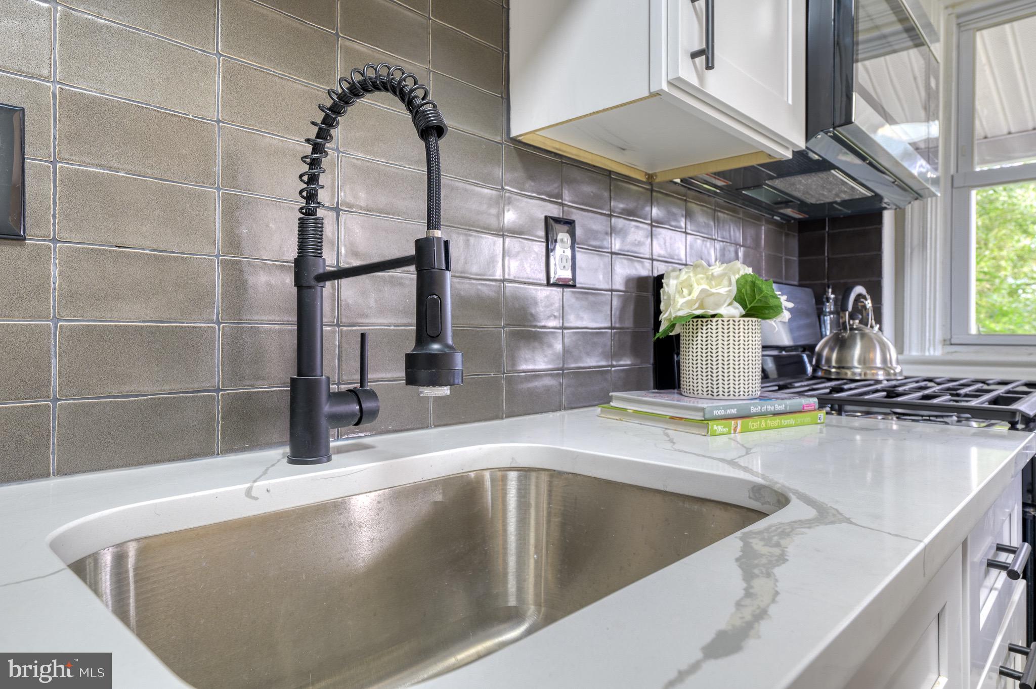 4353 Eldone Road Baltimore, MD 21229 - Photo 10 of 30