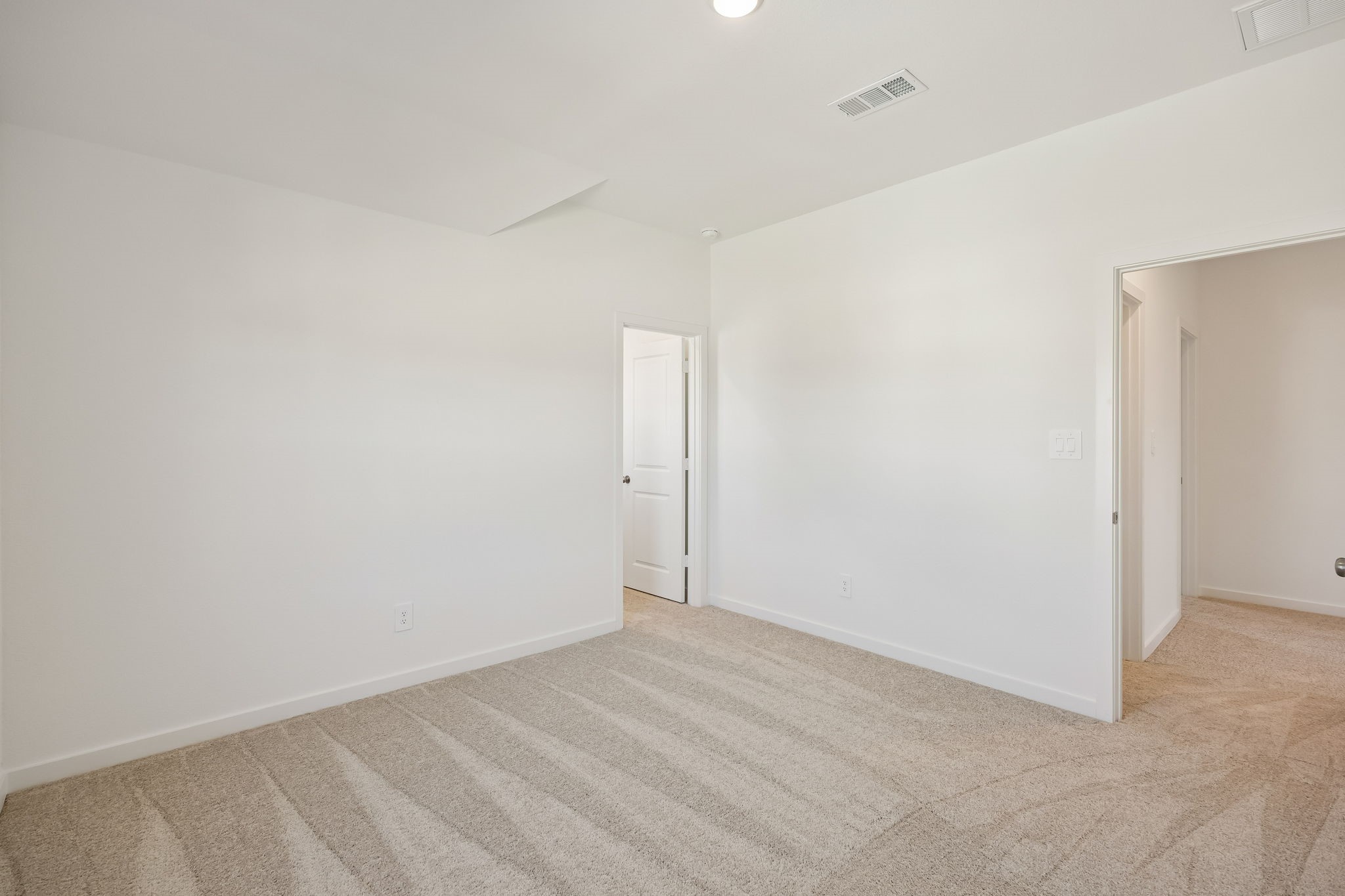 214 Pr Rdg Lane Montgomery, TX 77356 - Photo 23 of 35 an empty room with an entryway