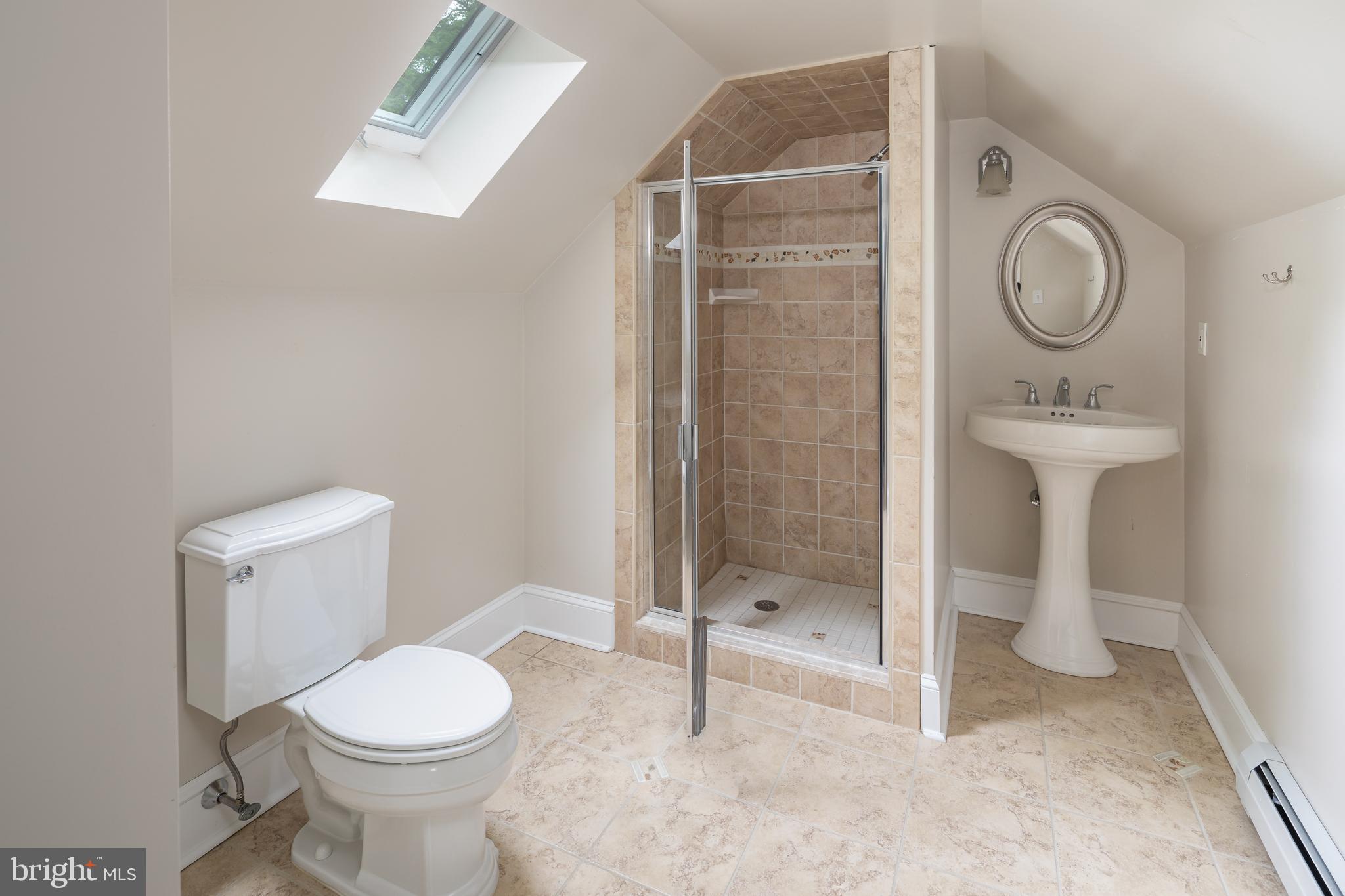 186 Lakeside Road Ardmore, PA 19003 - Photo 42 of 47 3rd Level Bathroom