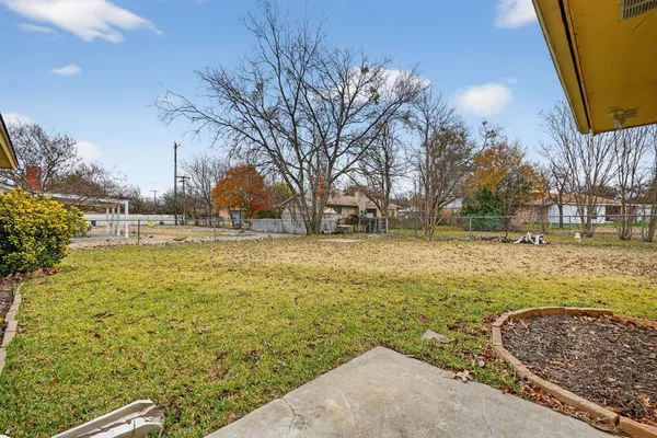 a view of outdoor space with garden view