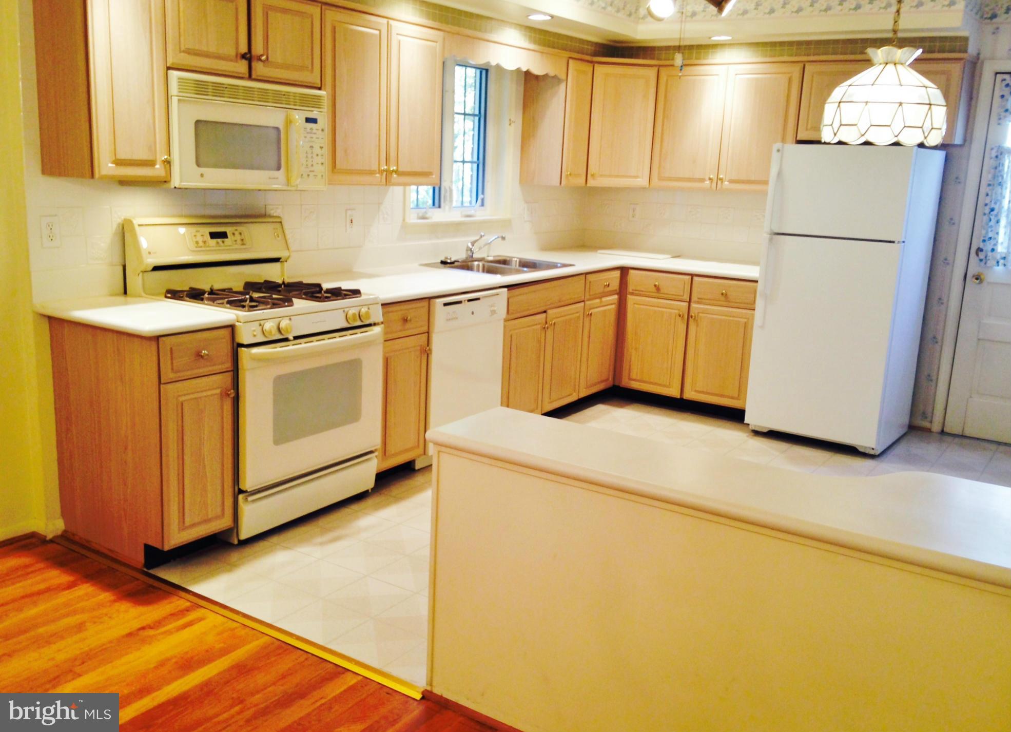 3417 Falling Green Road Olney, MD 20832 - Photo 2 of 30 Kitchen