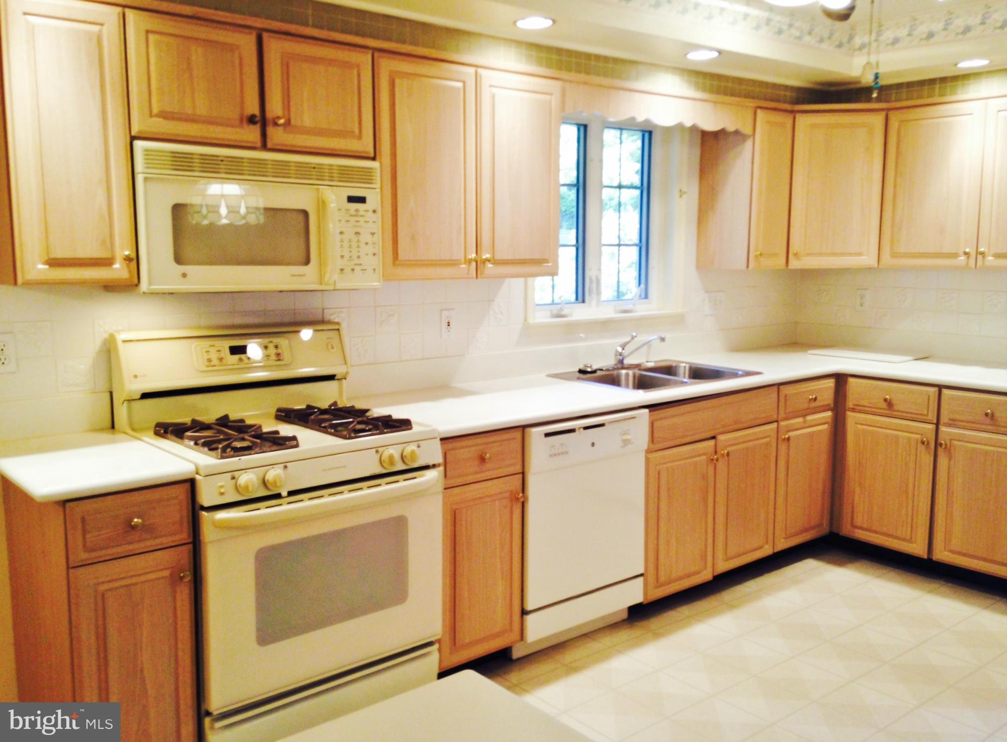 3417 Falling Green Road Olney, MD 20832 - Photo 4 of 30 Kitchen