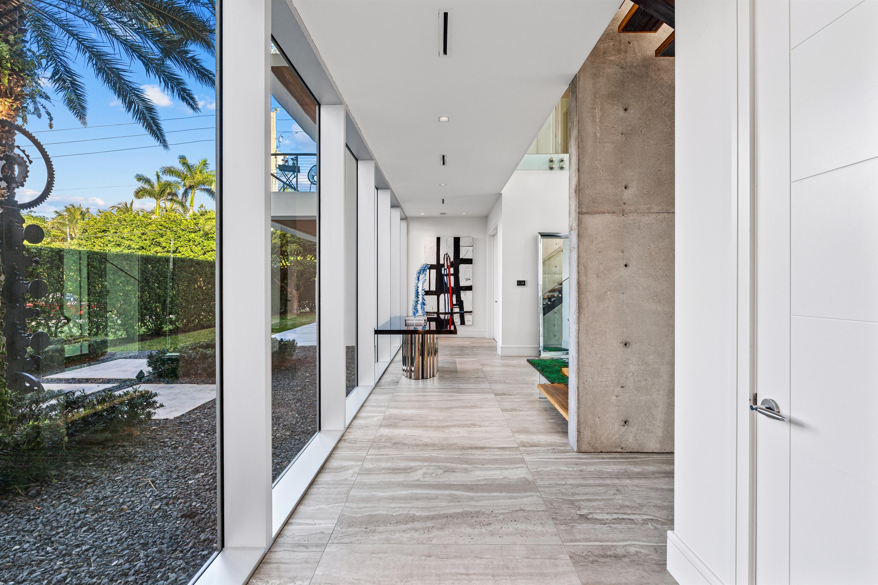 6238 North Ocean Boulevard Ocean Ridge, FL 33435 - Photo 19 of 36 HALLWAY_STRAIGHT_3_DT