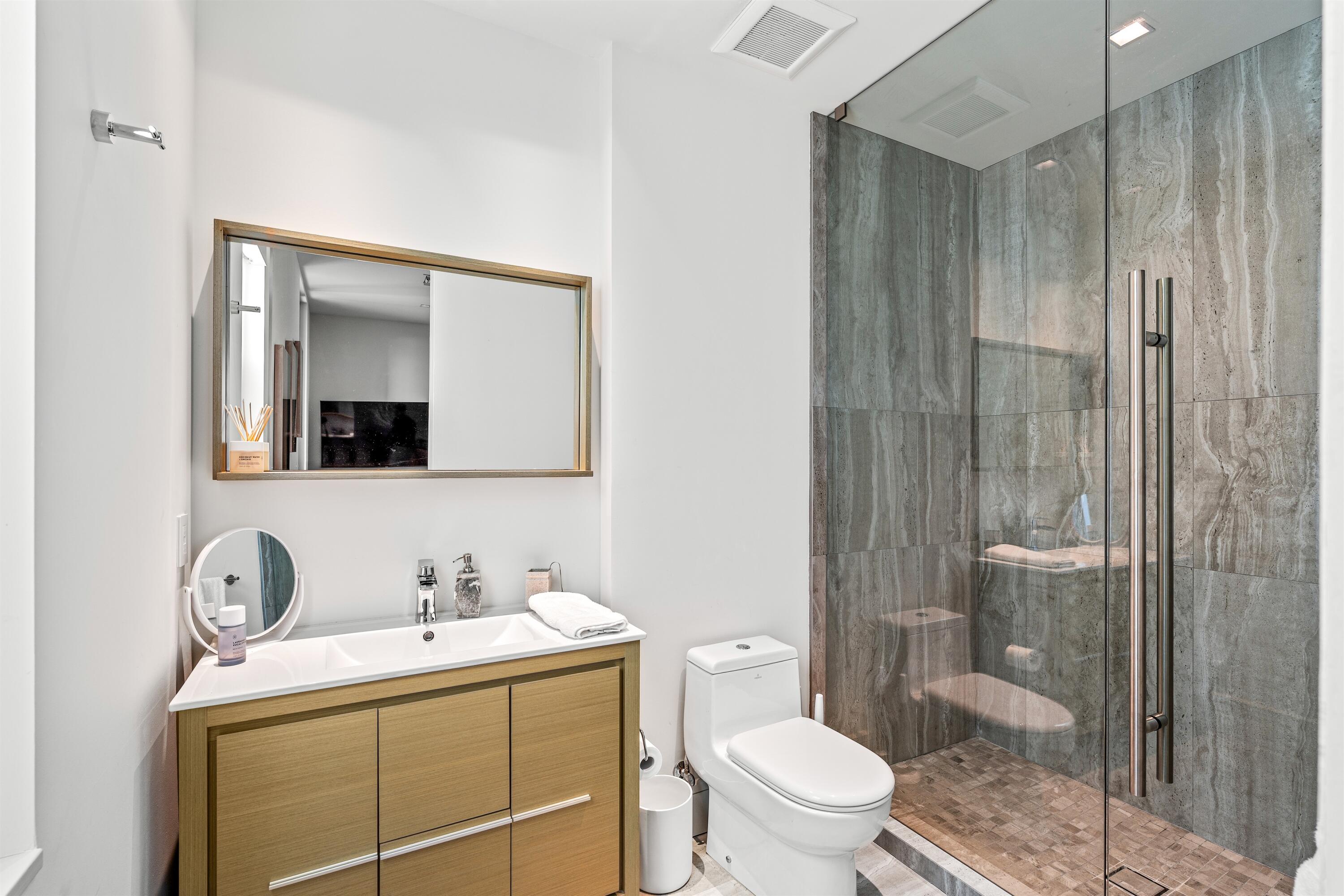 6238 North Ocean Boulevard Ocean Ridge, FL 33435 - Photo 24 of 36 BATHROOM_1_DT