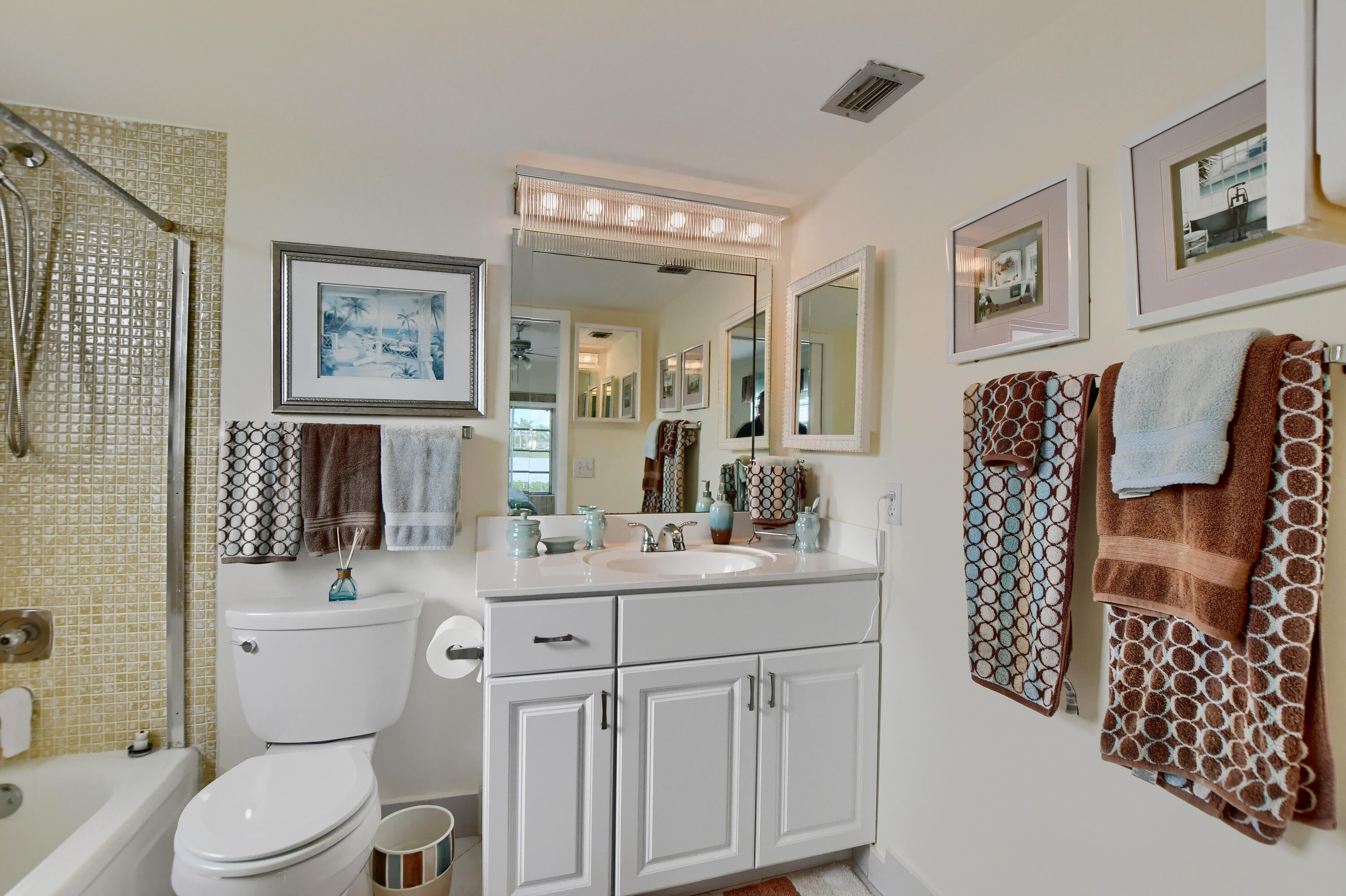 1019 Exeter, Unit 1019 Boca Raton, FL 33434 - Photo 11 of 32 master bath