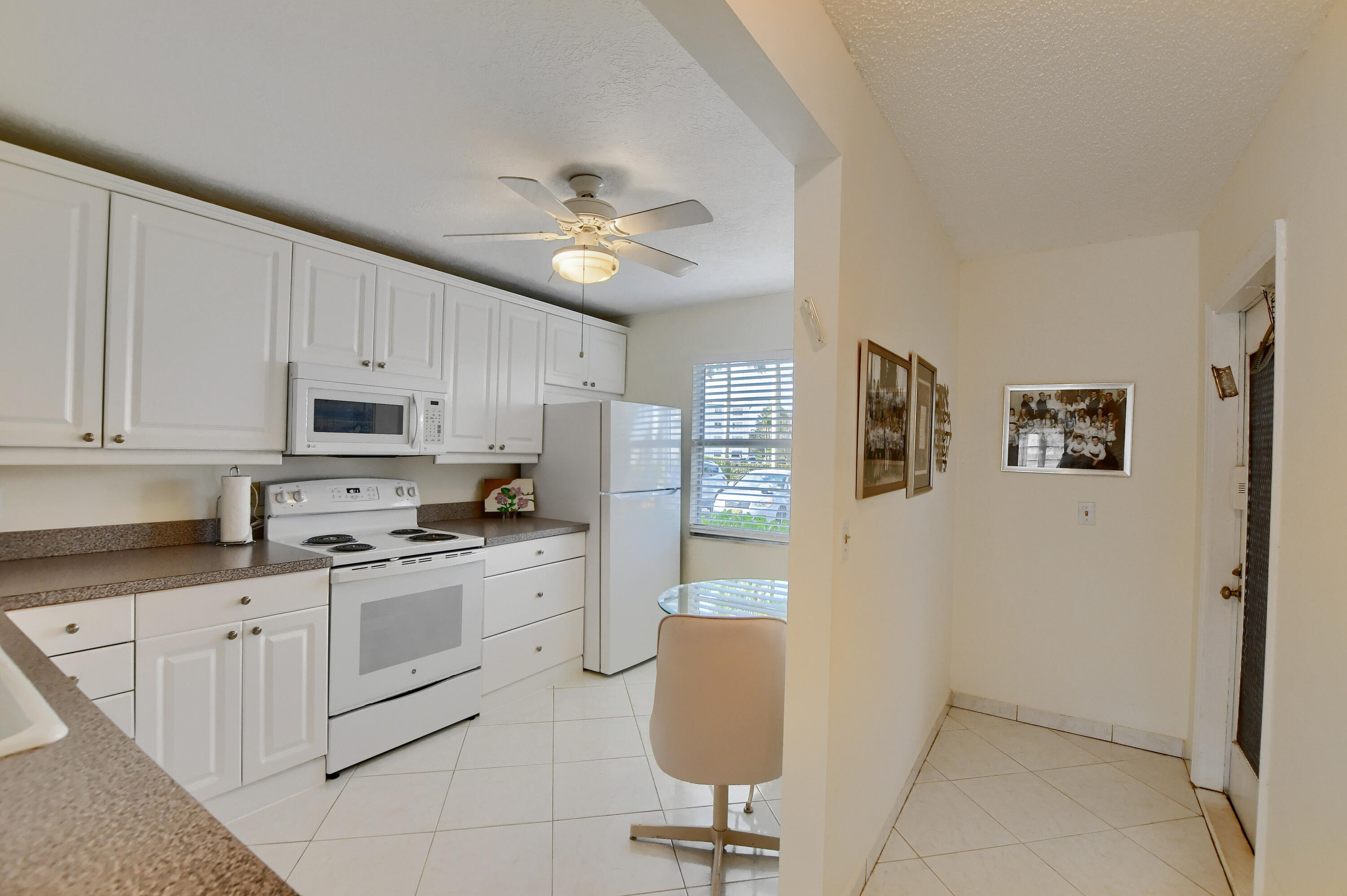 1019 Exeter, Unit 1019 Boca Raton, FL 33434 - Photo 2 of 32 entrance