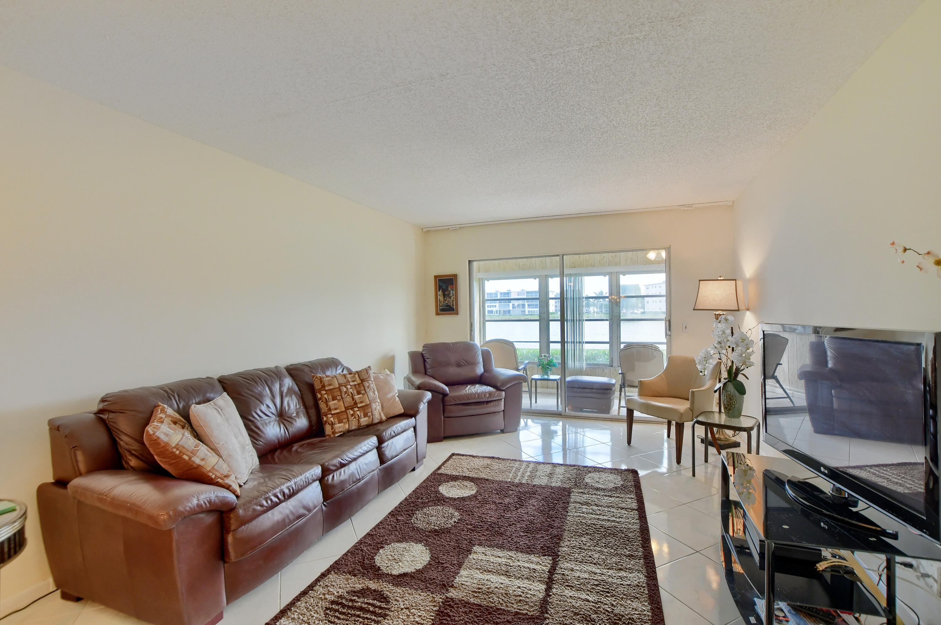 1019 Exeter, Unit 1019 Boca Raton, FL 33434 - Photo 6 of 32 12_ebf_1985-hdr(5)