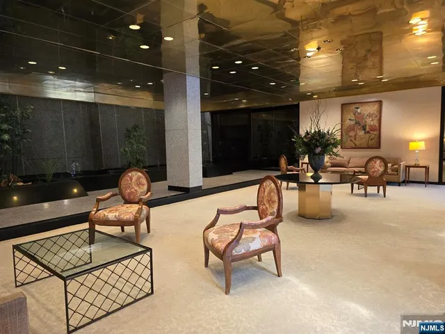 $615,000 | 2 Claridge Drive, Unit 4MW, Verona, NJ 07044