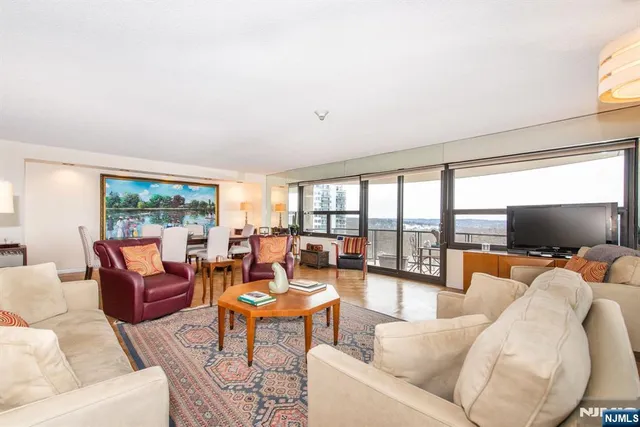 $615,000 | 2 Claridge Drive, Unit 4MW, Verona, NJ 07044