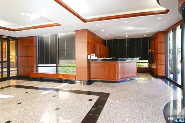 $615,000 | 2 Claridge Drive, Unit 4MW, Verona, NJ 07044