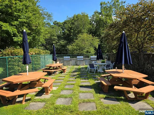 $615,000 | 2 Claridge Drive, Unit 4MW, Verona, NJ 07044