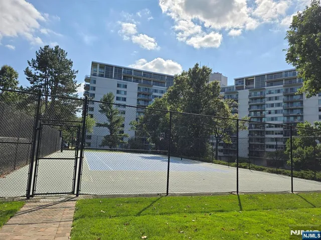 $615,000 | 2 Claridge Drive, Unit 4MW, Verona, NJ 07044