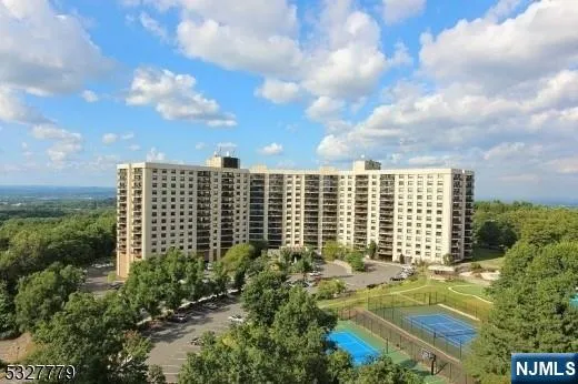 $615,000 | 2 Claridge Drive, Unit 4MW, Verona, NJ 07044