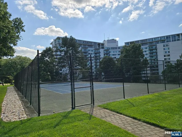 $615,000 | 2 Claridge Drive, Unit 4MW, Verona, NJ 07044