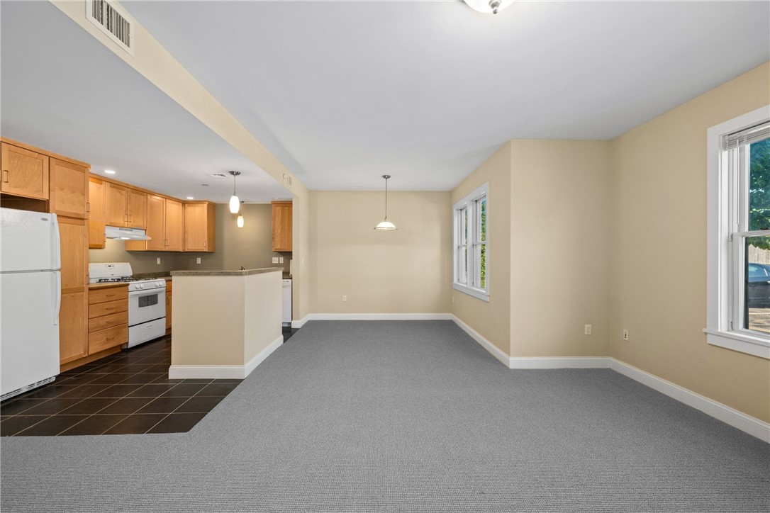 200 Clarke Road, Unit 110 Narragansett, RI 02882 - Photo 11 of 37 Open living room with eat-in kithcen