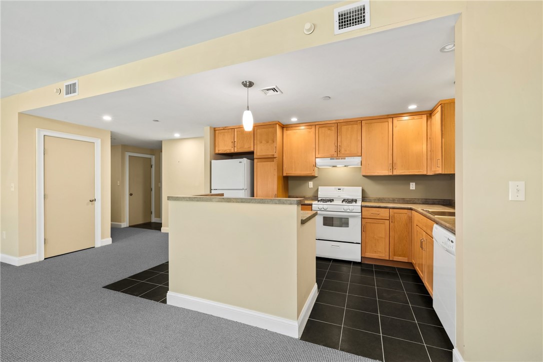 200 Clarke Road, Unit 110 Narragansett, RI 02882 - Photo 13 of 37 Gallery Image 13