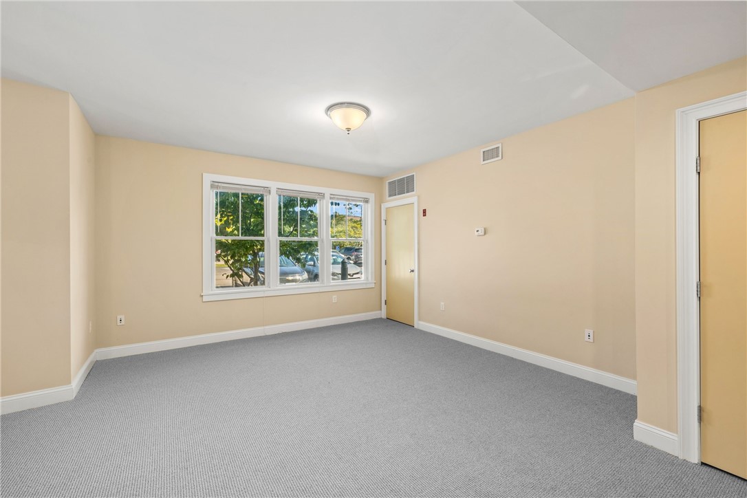 200 Clarke Road, Unit 110 Narragansett, RI 02882 - Photo 20 of 37 Living Room