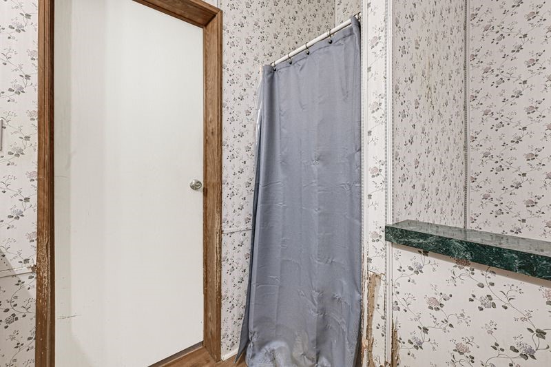 35494 Betka Road Hempstead, TX 77445 - Photo 28 of 37 a bathroom with a shower