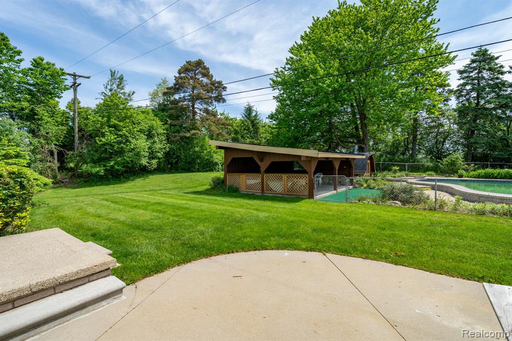 5871 Brewster Road Rochester, MI 48306 - Photo 39 of 50