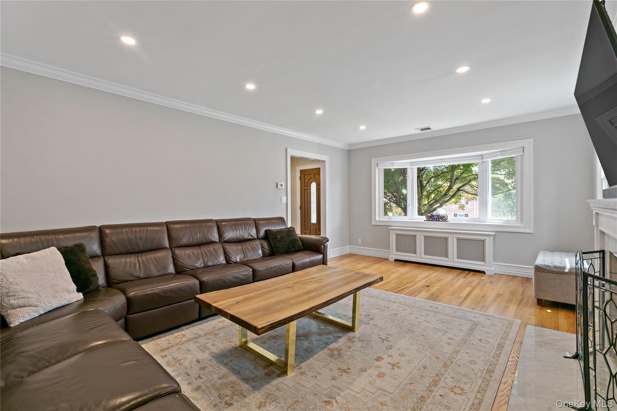 63 White Road Scarsdale, NY 10583 - Photo 7 of 22 Living Room