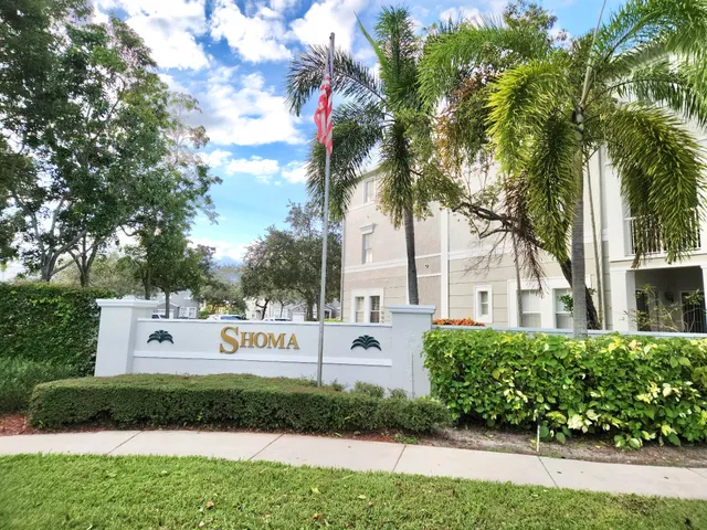 $319,500 | 1006 Shoma Drive, Royal Palm Beach, FL 33414