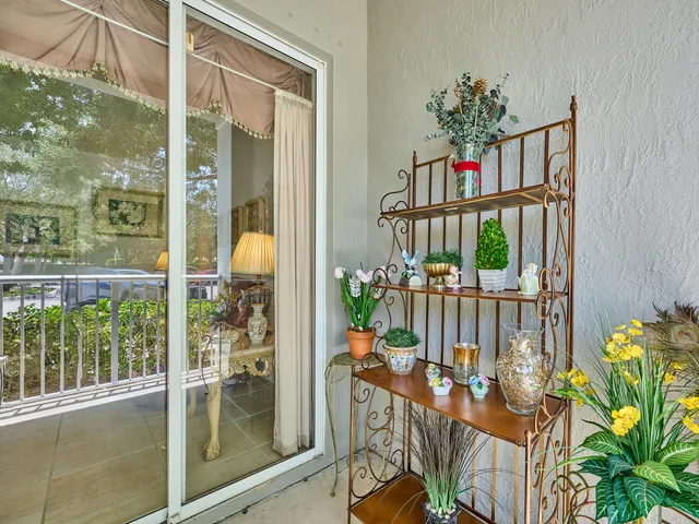 $319,500 | 1006 Shoma Drive, Royal Palm Beach, FL 33414