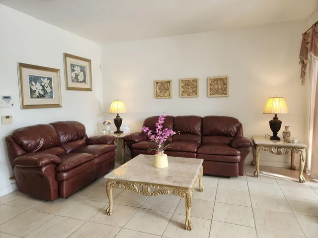 $319,500 | 1006 Shoma Drive, Royal Palm Beach, FL 33414