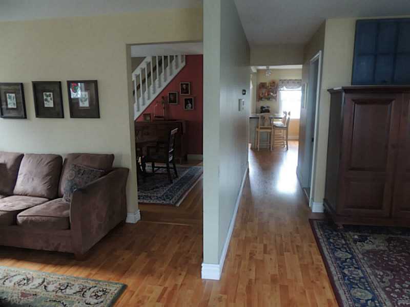 60 Friendly Road Cranston, RI 02910 - Photo 2 of 24 Entry.