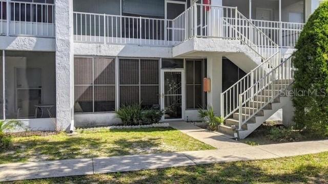 a view of a house with yard and plants