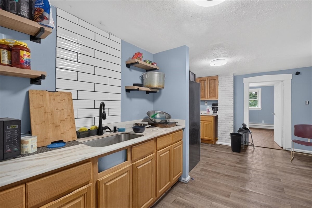 243 Central Street Springfield, MA 01105 - Photo 21 of 37