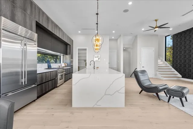 $1,695,700 | 516 Reinerman Street, Houston, TX 77007