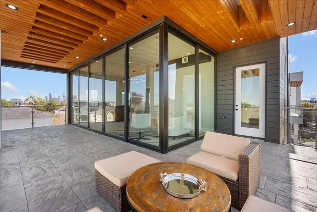 $1,695,700 | 516 Reinerman Street, Houston, TX 77007